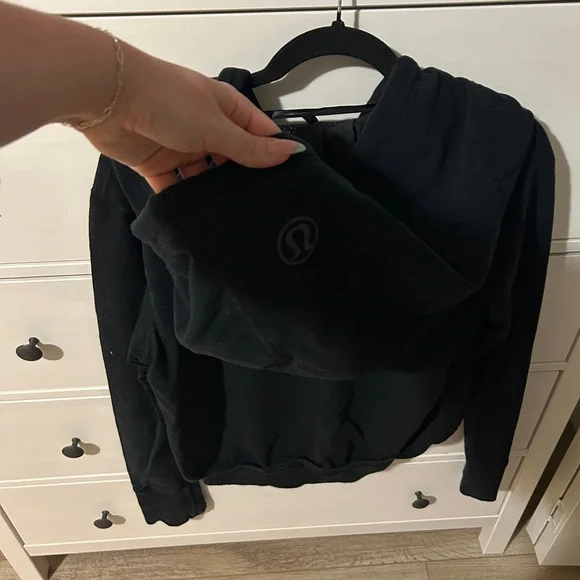 LULULEMON HOODIE RARE - Picture 2 of 2